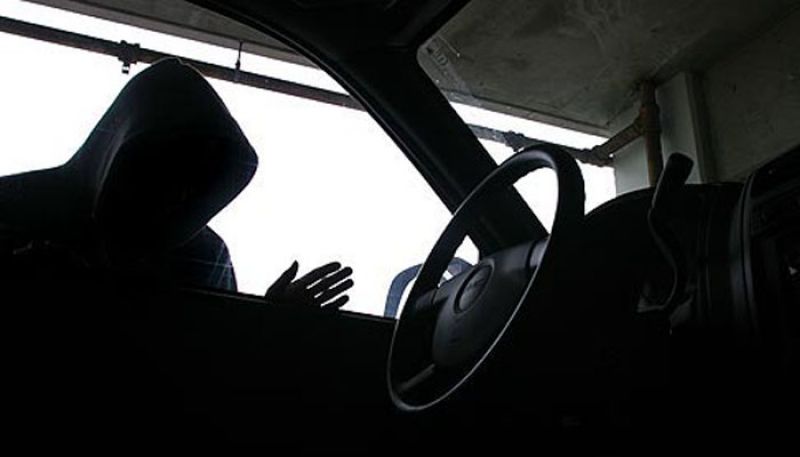 У херсонця з автомобіля викрали більше 11 тис гривень