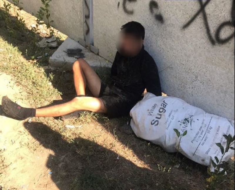 У Херсоні патрульні затримали херсонця з мішком зрізаного кабелю
