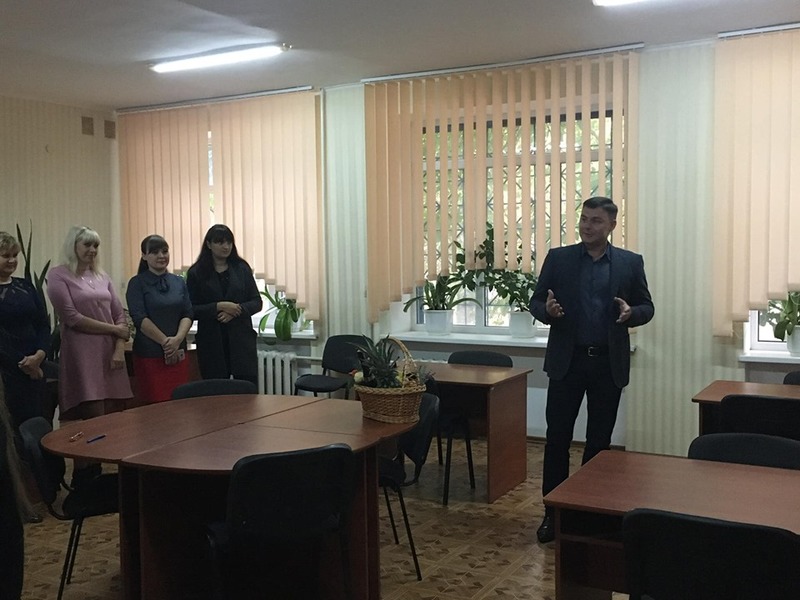 Ігор Семенчев привітав вчителів Антонівської школи з професійним святом