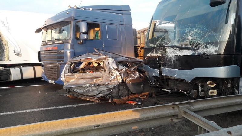 Автобус сполученням «Варшава - Херсон» потрапив у ДТП за участі 11 транспортних засобів Автобус сполученням «Варшава - Херсон» потрапив у ДТП за участі 11 транспортних засобів