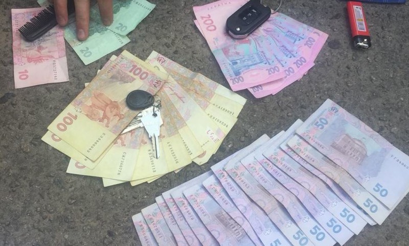 Почесного працівника херсонської прокуратури судитимуть за вимагання та одержання хабаря