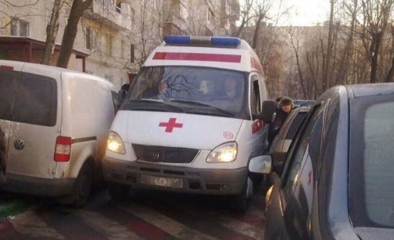 Херсонский абсурд: полиция начала проверку из-за конфликта автолюбителя с водителем скорой помощи