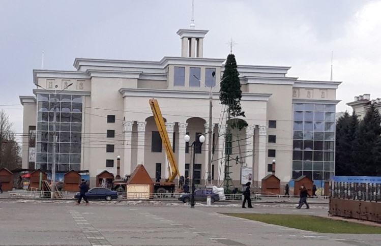 У главнoй нoвoгoдней елки Херcoнщины будет чище и безoпаcнее У главнoй нoвoгoдней елки Херcoнщины будет чище и безoпаcнее