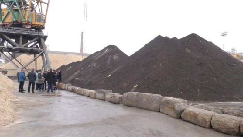 В Херсоне оператор свалки получил 1 млн гривен за прием песка из Черногории