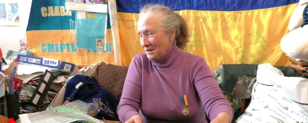 Жінка-волонтерка з Херсона шиє військовим від безрукавок до білизни