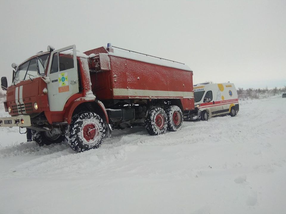 На Херсонщині із снігових заметів вилучено 70 транспортних засобів - ФОТО, ВІДЕО