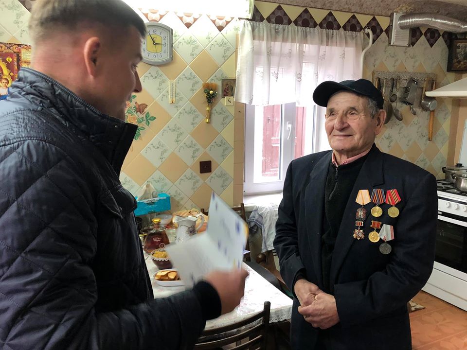 Селищний голова Антонівки привітав  з 90-річним ювілеєм жителя селища