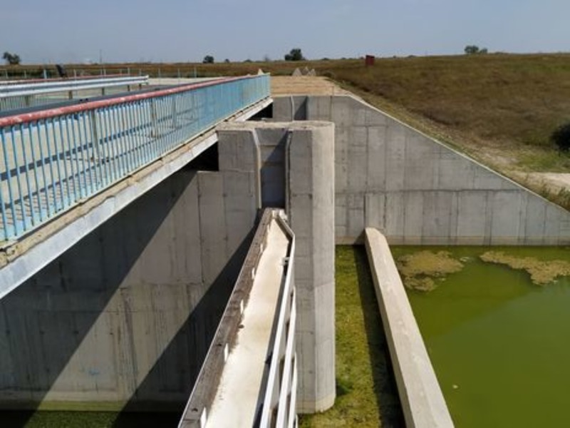 Подавати воду з Херсонщини у Крим технічно неможливо