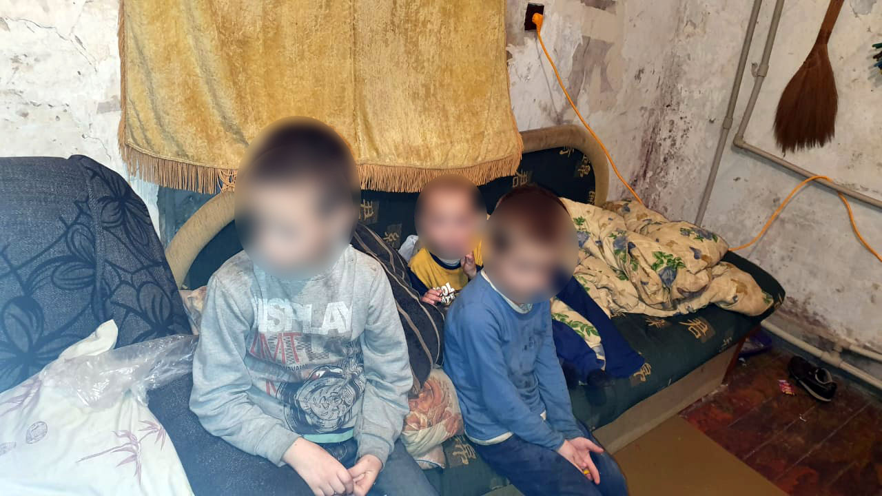 В Херсоні поліцейські допомогли семи жертвам домашнього насильства, серед яких 5 дітей