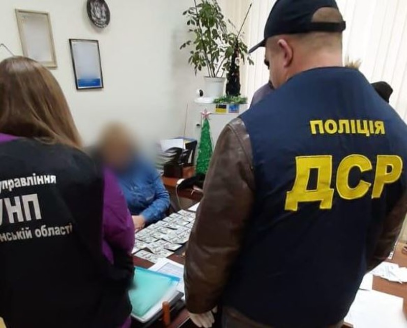 Голові Білозерської ОТГ за отримання хабара загрожує до 10 років позбавлення волі