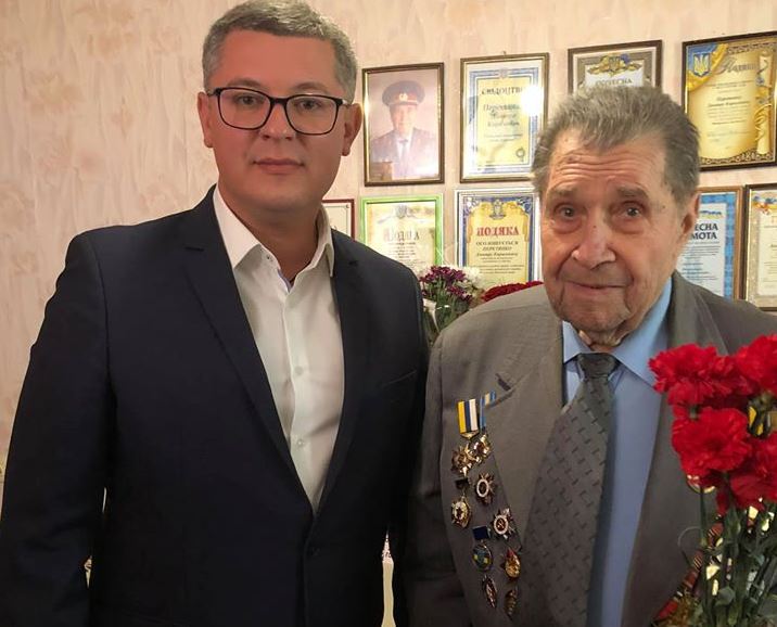Главный херсонский оппозиционер Егор Устинов поздравил ветерана-освободителя Херсона с Великой Победой Главный херсонский оппозиционер Егор Устинов поздравил ветерана-освободителя Херсона с Великой Победой