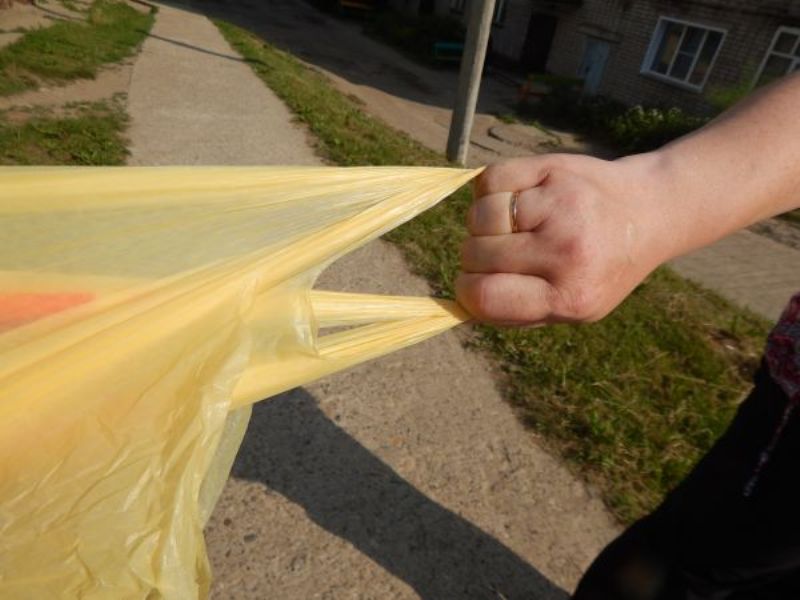 У Херсоні патрульні оперативно затримали молодика, який серед білого дня пограбував жінку