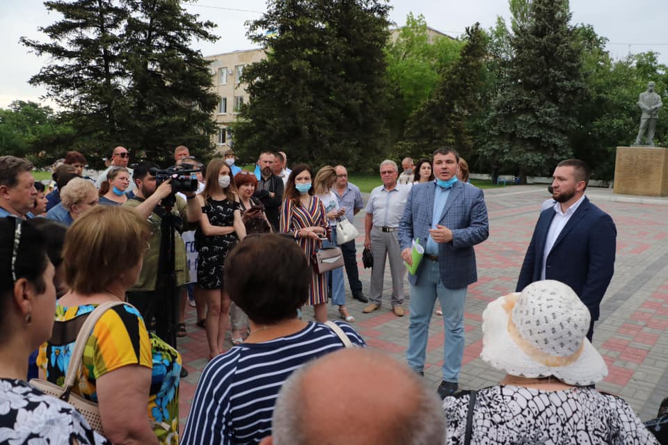 Мешканці Новотроїцького району проти об'єднання в одну громаду - ВІДЕО
