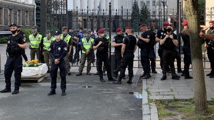 Сторонники Шария и националисты проводят акции под Офисом президента - ВИДЕО