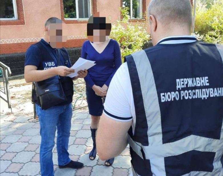 ДБР викрило на хабарництві бухгалтерку виправної колонії на Херсонщині ДБР викрило на хабарництві бухгалтерку виправної колонії на Херсонщині