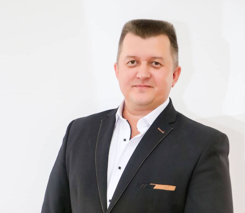 В Іванівці кандидат в депутати від УДАРу хоче запровадити цілодобове водопостачання та освітлення вулиць сонячними панелями В Іванівці кандидат в депутати від УДАРу хоче запровадити цілодобове водопостачання та освітлення вулиць сонячними панелями