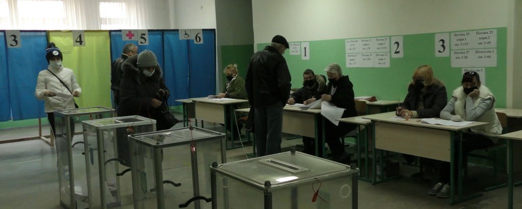 У Херсоні районні ТВК прийняли 100% протоколів дільничних комісій У Херсоні районні ТВК прийняли 100% протоколів дільничних комісій