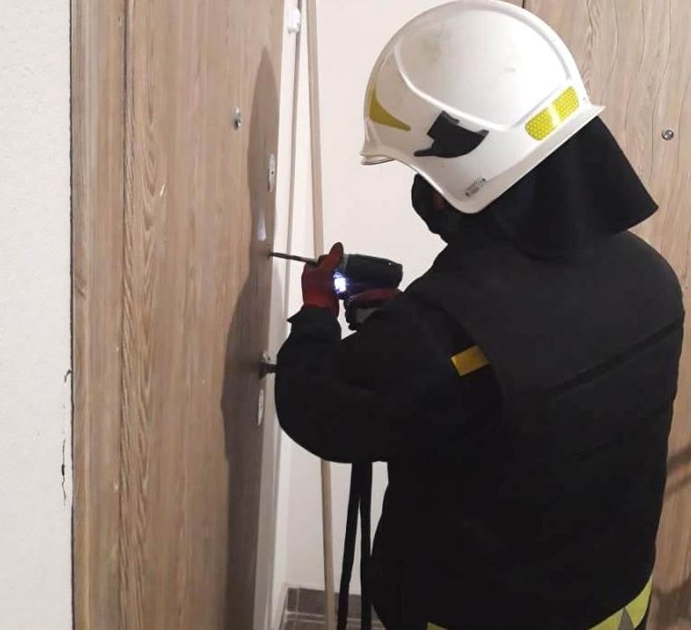 Рятувальники Херсонщини за минулу добу 4 рази надавали допомогу по відкриванню вхідних дверей Рятувальники Херсонщини за минулу добу 4 рази надавали допомогу по відкриванню вхідних дверей