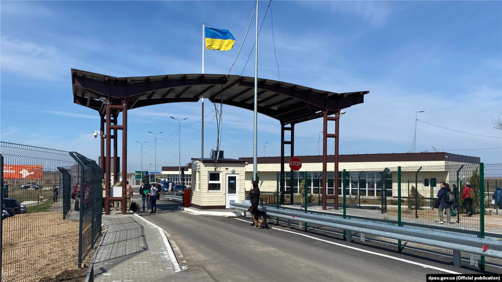 Омбудсмен сообщила о нарушениях в работе КПВВ на админгранице Крыма с Херсонщиной