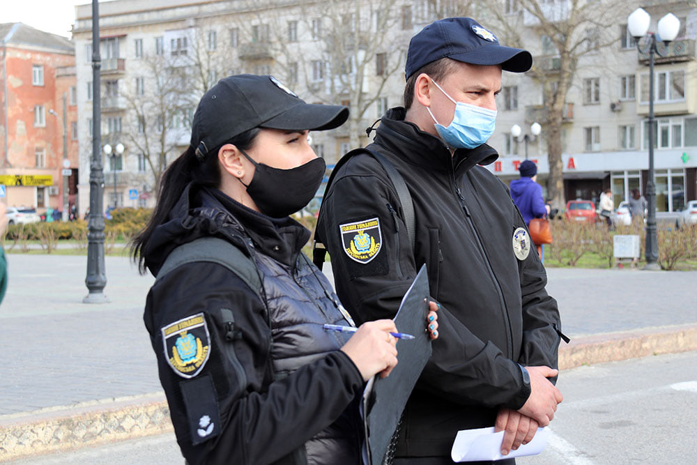 Поліція Херсонщини за тиждень склала 371 адмінпротокол за порушення правил карантину Поліція Херсонщини за тиждень склала 371 адмінпротокол за порушення правил карантину