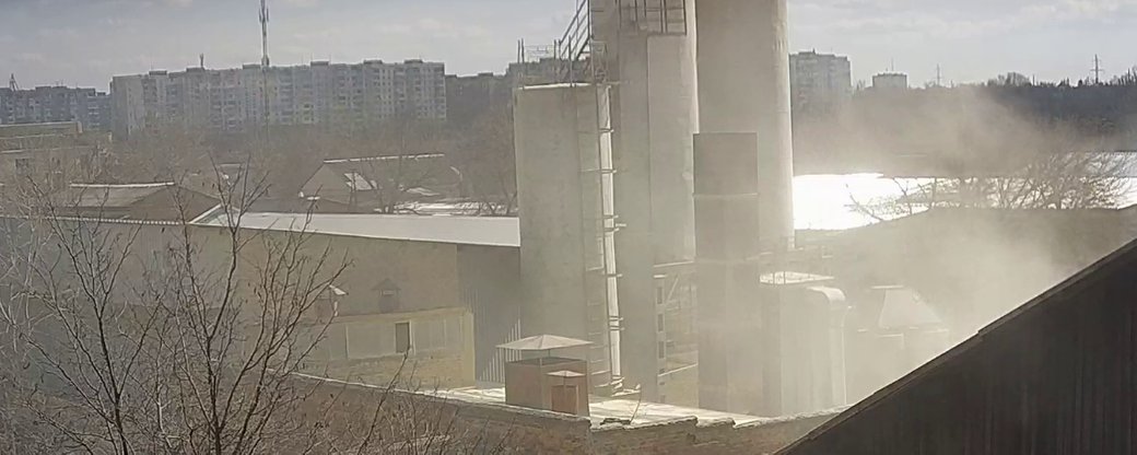 Небезпечне сусідство: херсонці проти роботи заводу