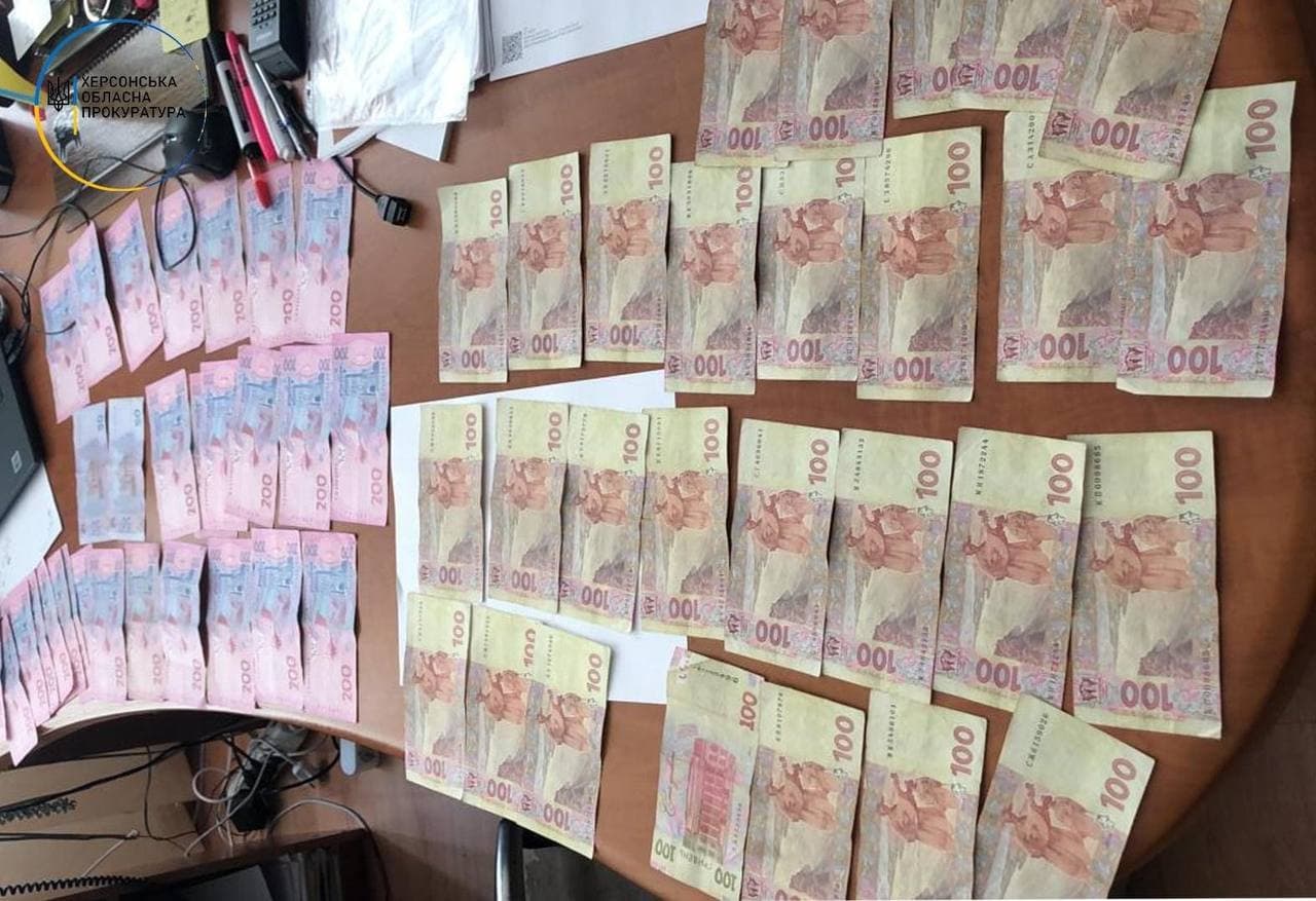 У Херсоні затримали менеджера товариства за отримання «відкатів» із премій підлеглих