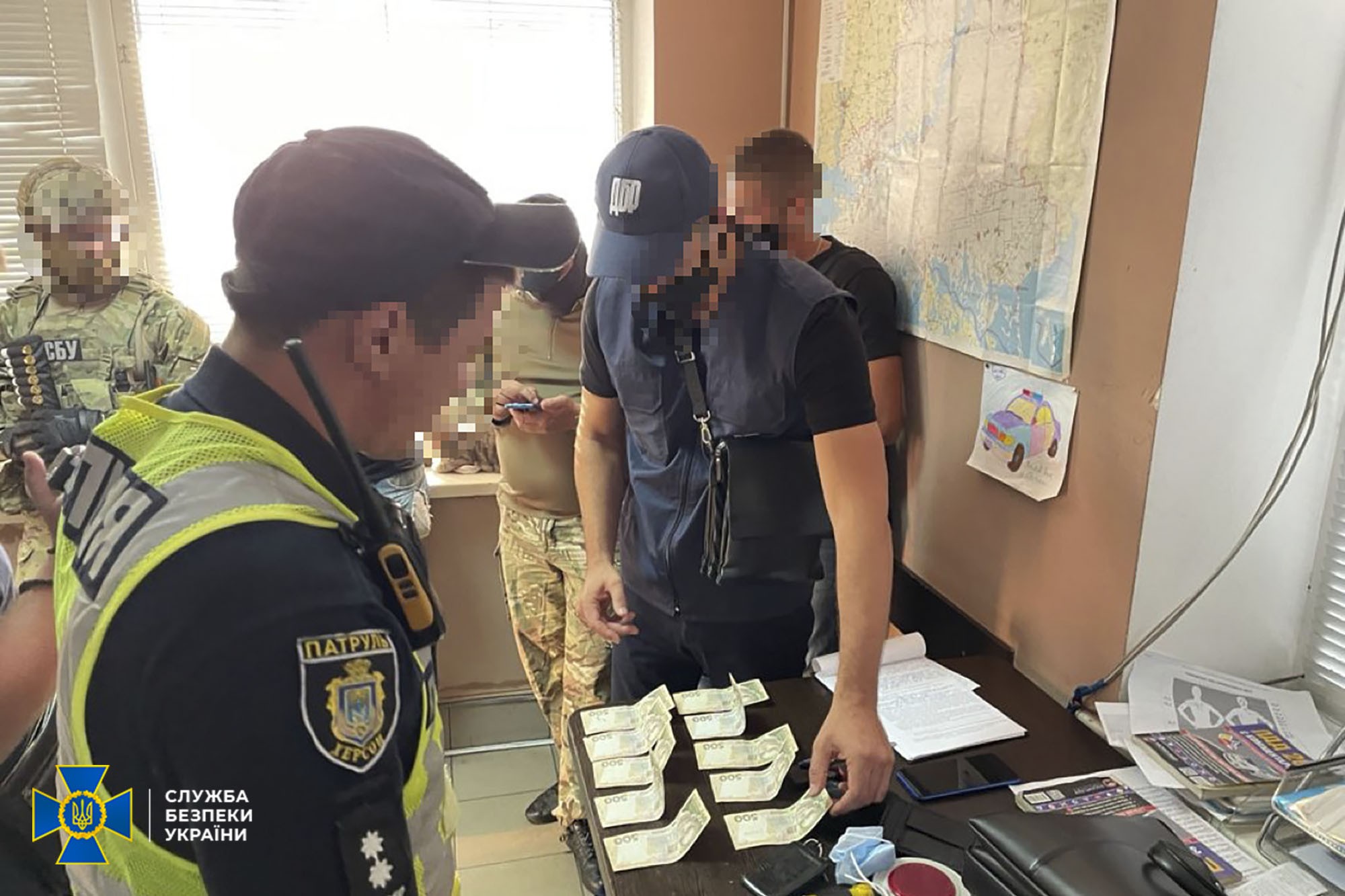 У Херсоні СБУ викрила злочинну схему, яку організували співробітники Управління патрульної поліції