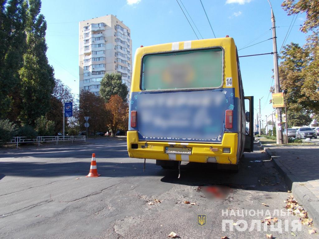 У Херсоні пенсіонерка потрапила під колеса автобуса