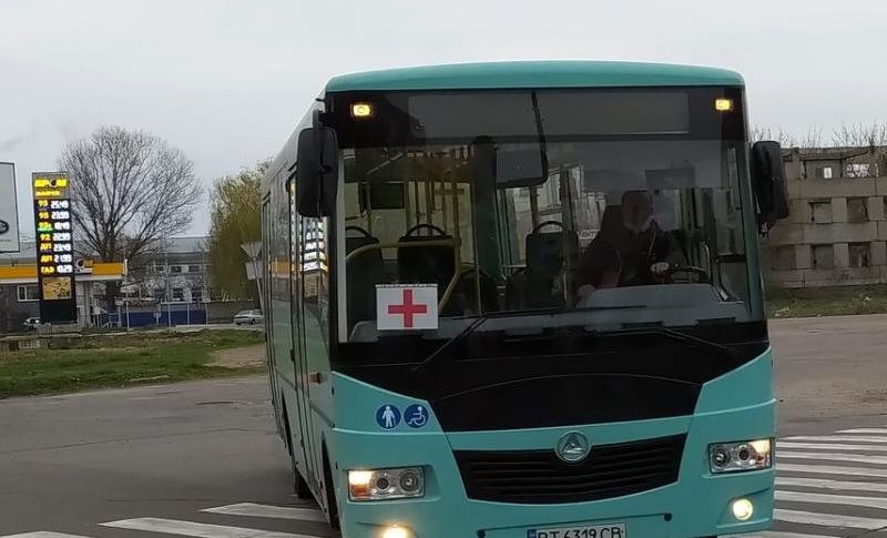 У Херсоні медиків під час карантину підвозитимуть до роботи