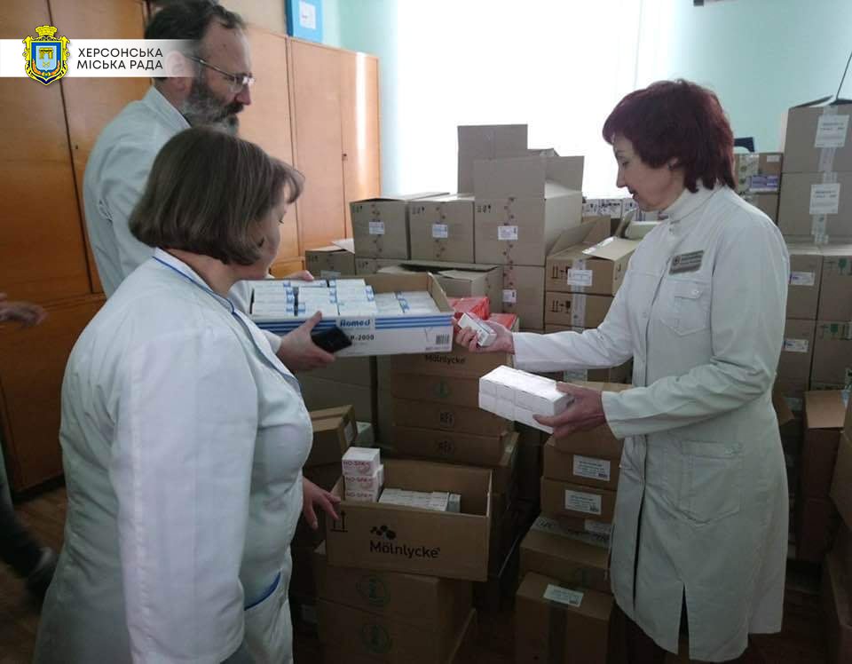 У поліклініках лікарні Тропіних 1023 херсонця безкоштовно отримали медичні препарати У поліклініках лікарні Тропіних 1023 херсонця безкоштовно отримали медичні препарати