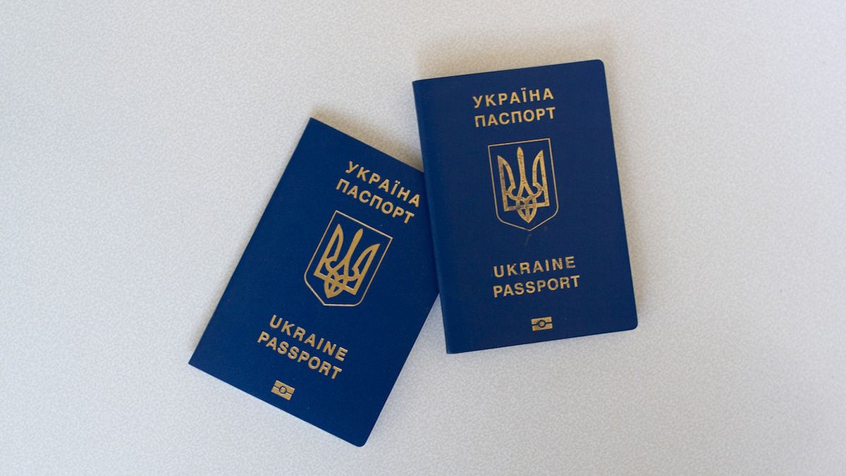 Зміни щодо видачі паспортів чоловікам за кордоном