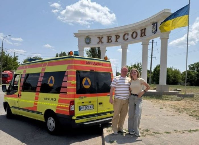 Благодійники передали Херсонщині медичний спецавтомобіль