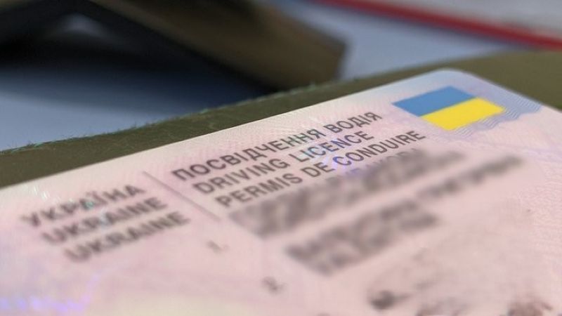 Водійські документи, втрачені через обстріли, поновлюватимуть безкоштовно